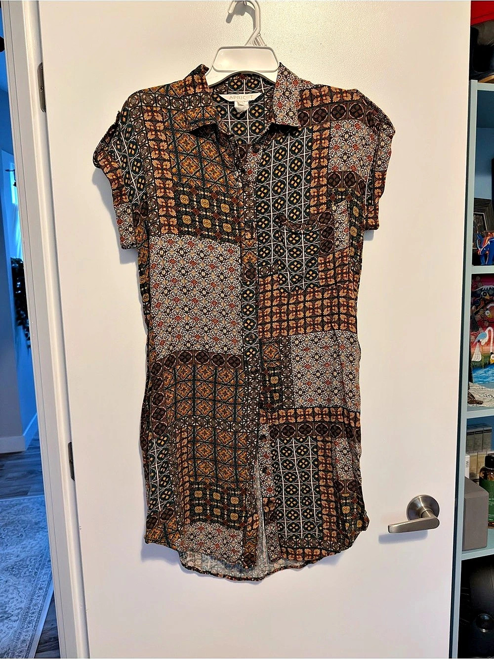 Apricot Geometric Button Down dress in Black & Brown Size Small